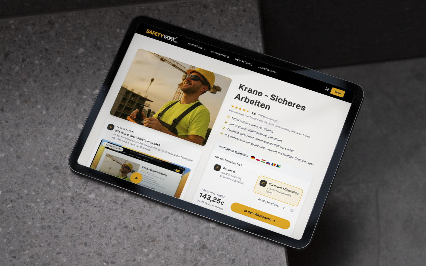 Die Startseite von SafetyWorx365 auf einem Smartphone, das in einer Warnschutzjacke steckt